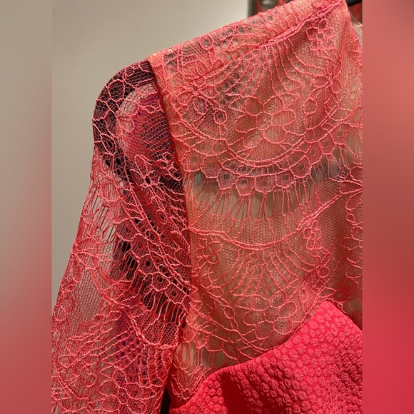Three Floor Gorgeous Lace Dress Size XS - Picture 3 of 9